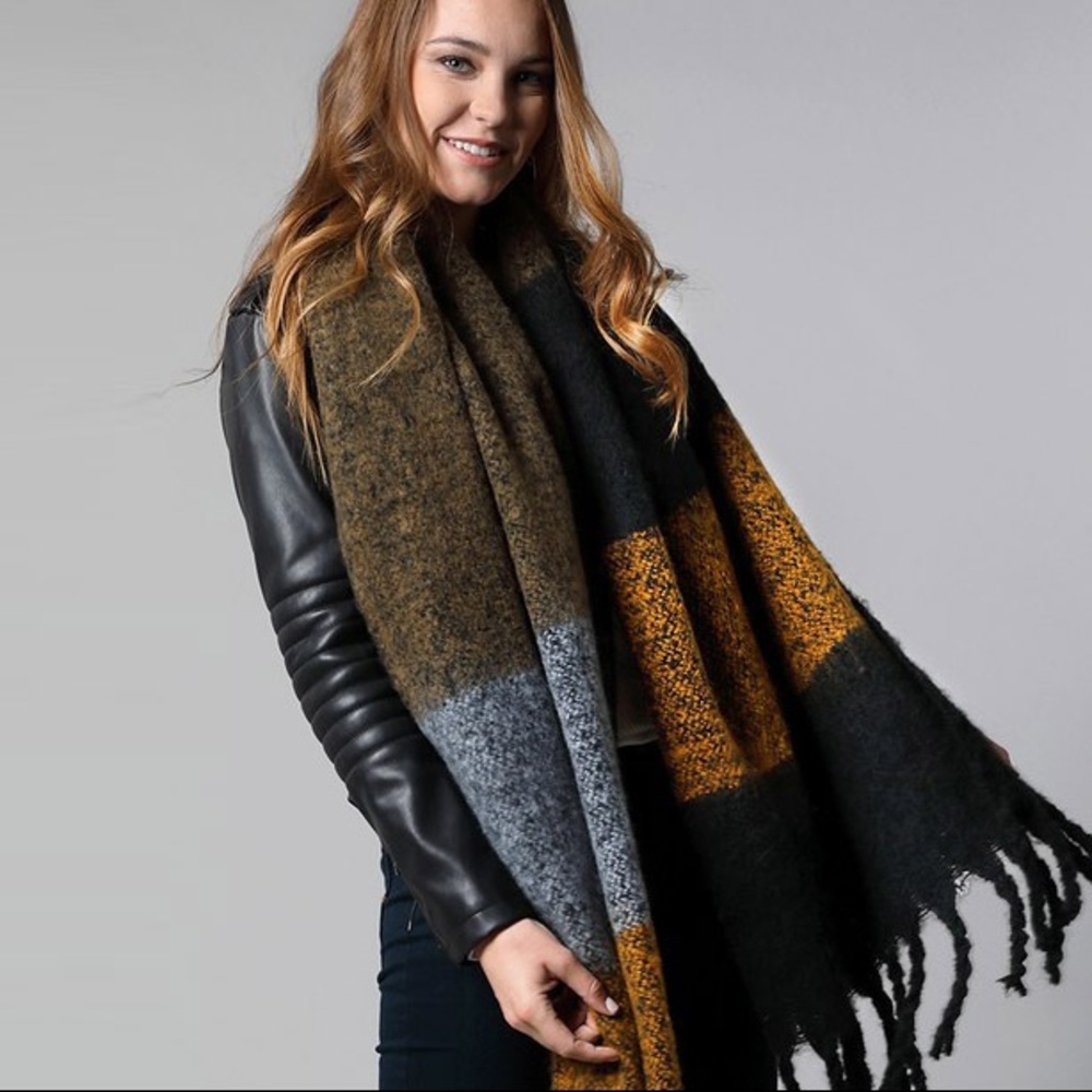 Chunky Color block Scarf with Braided Tassels - Picture 2 of 3